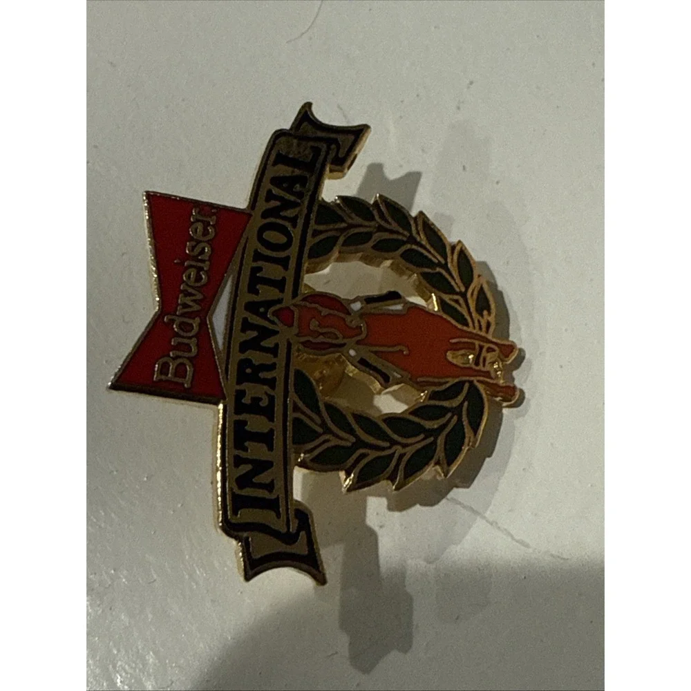 vintage Budweiser International lapel pin 1990s Collectable Racing Horse Pimlico
